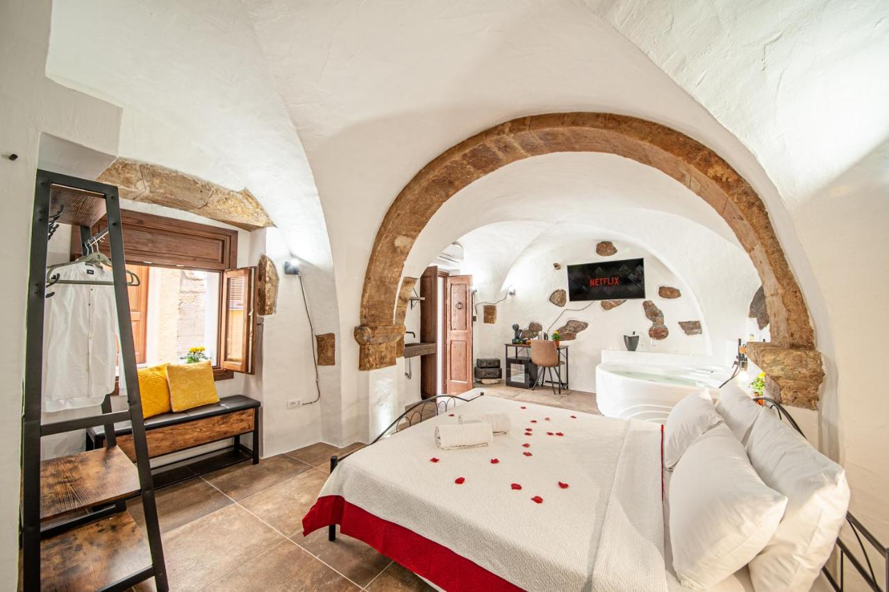 Romantic Loft With Jacuzzi In The Castle Castelsardo Ngoại thất bức ảnh