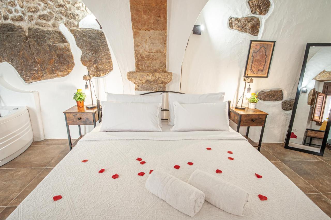 Romantic Loft With Jacuzzi In The Castle Castelsardo Ngoại thất bức ảnh