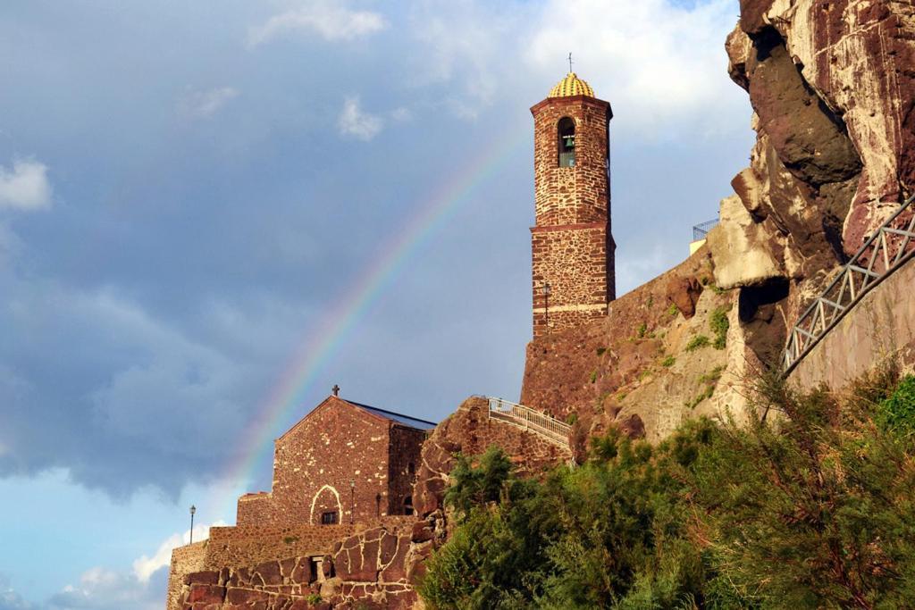 Romantic Loft With Jacuzzi In The Castle Castelsardo Ngoại thất bức ảnh